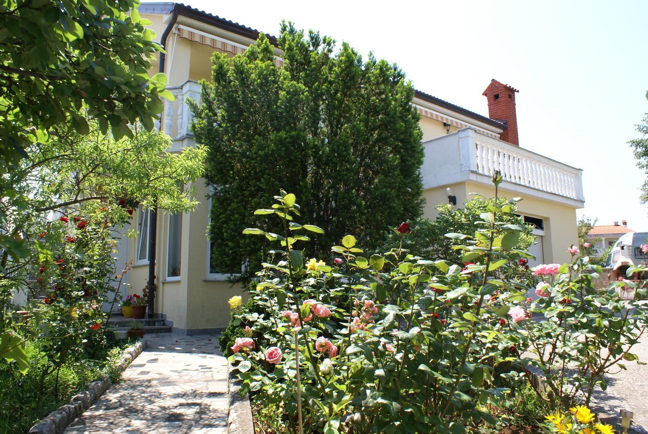 Apartments Nikola Krk Town Eksteriør bilde